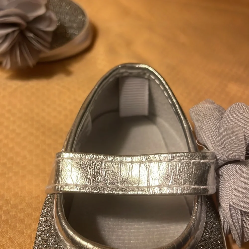 Girls/toddler Sliver glittery Stepping stones shoes w/velcro sz 6-9